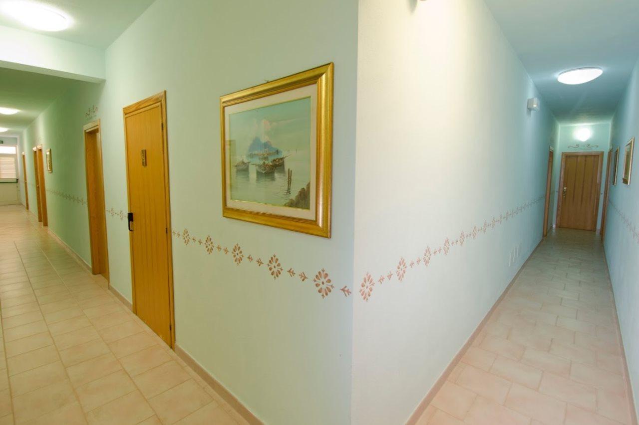 A.I.R. Hotel Gabbiano イーゾラ・ロッサ エクステリア 写真